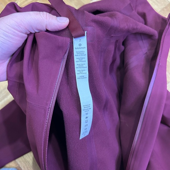 BNWT lululemon jacket size 2 - Picture 3 of 3